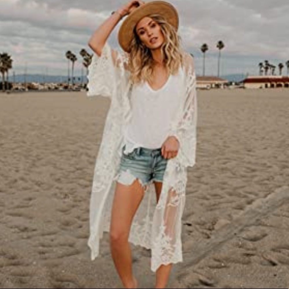 Fincati white lace embroidered kimono with 3/4 length sleeves, One size, NWT.